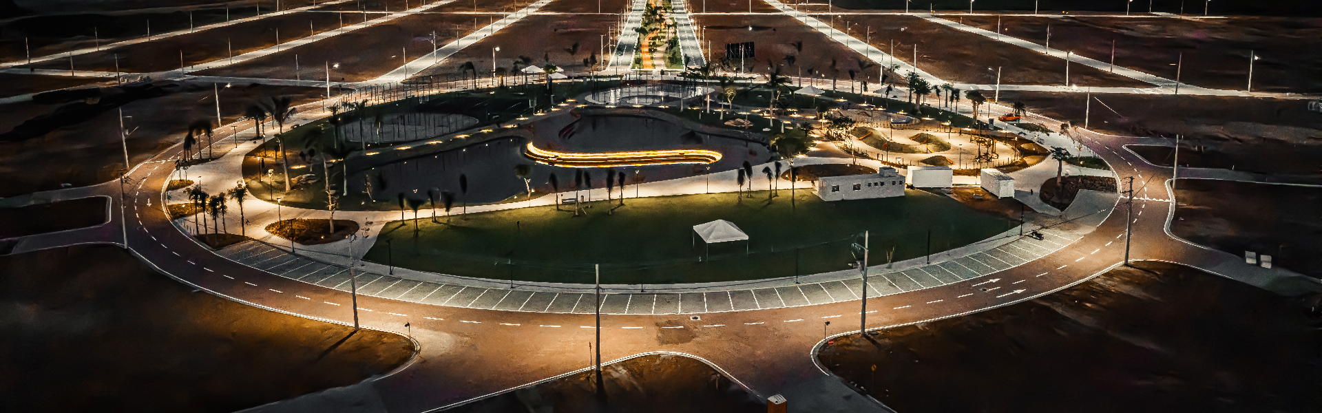 Altos de Santa Helena - O Altos de Santa Helena é um empreendimento imobiliário da Terraza Urbanismo em Tijucas, SC, que tem herança cultural e evolução urbana. Situada numa área de 2.294.256,26 m² da antiga Fazenda Santa Helena, oferece infraestrutura moderna, incluindo redes de água e esgoto, drenagem pluvial e energia elétrica. Com paisagismo integrado e localização estratégica a 3,6 km do centro da cidade, o projeto disponibiliza, nesta primeira etapa de obras, 1.352 lotes que variam de 250 m² a 1.342 m² e conta com uma Associação de Moradores para promover qualidade de vida e integração comunitária.