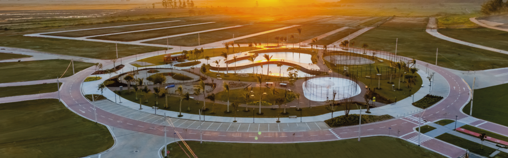 Altos de Santa Helena - O Altos de Santa Helena é um empreendimento imobiliário da Terraza Urbanismo em Tijucas, SC, que tem herança cultural e evolução urbana. Situada numa área de 2.294.256,26 m² da antiga Fazenda Santa Helena, oferece infraestrutura moderna, incluindo redes de água e esgoto, drenagem pluvial e energia elétrica. Com paisagismo integrado e localização estratégica a 3,6 km do centro da cidade, o projeto disponibiliza, nesta primeira etapa de obras, 1.352 lotes que variam de 250 m² a 1.342 m² e conta com uma Associação de Moradores para promover qualidade de vida e integração comunitária.